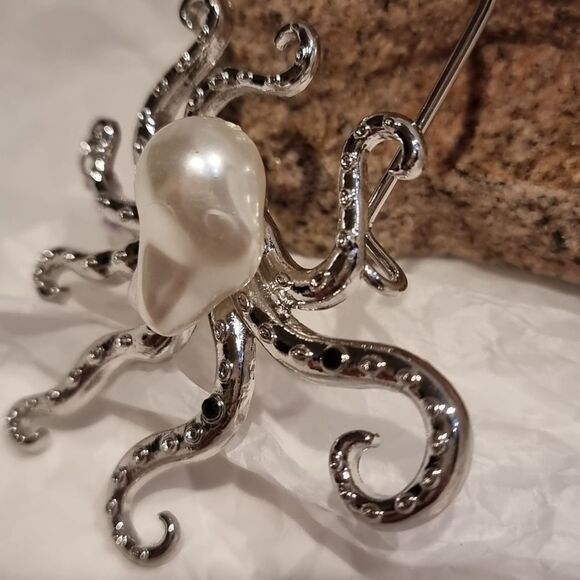 New ZARA Silver Octopus Baroque Pearl Ear Cuff Earring - Picture 4 of 8